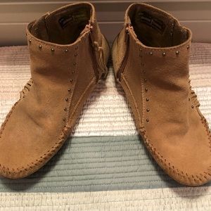 Minnetonka Moccasins Suede Fringe Ankle Booties Brown Tan Womens 7